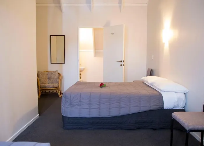 Motel Midway